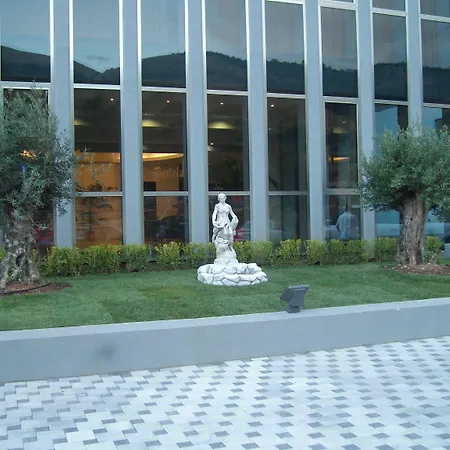 Hotel Insteia 3*